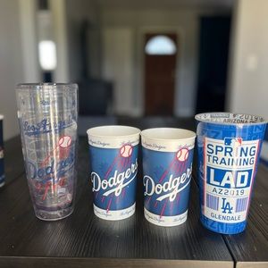 11 Dodgers cups